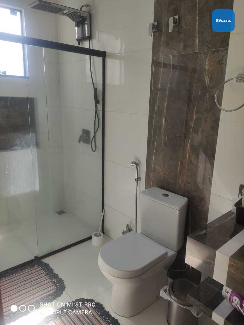 Casa de 3 Dormitórios com Piscina e Área Gourmet à Venda em Ma...