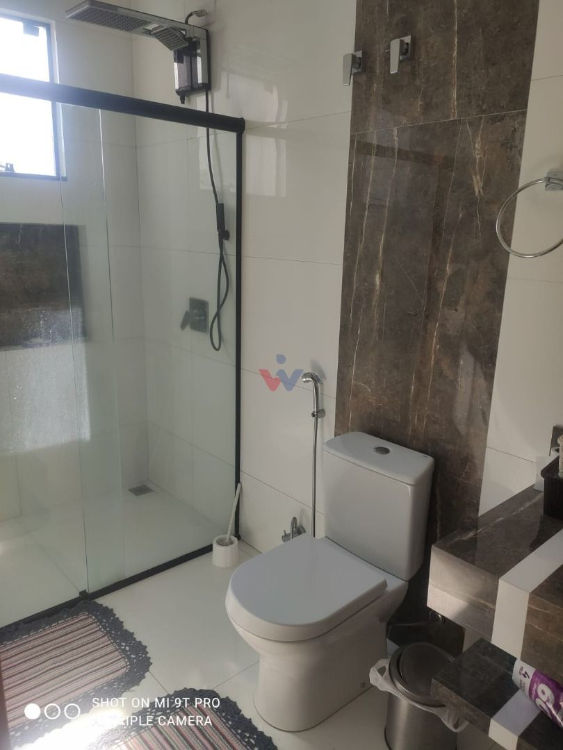 Casa de 3 Dormitórios com Piscina e Área Gourmet à Venda em Ma...