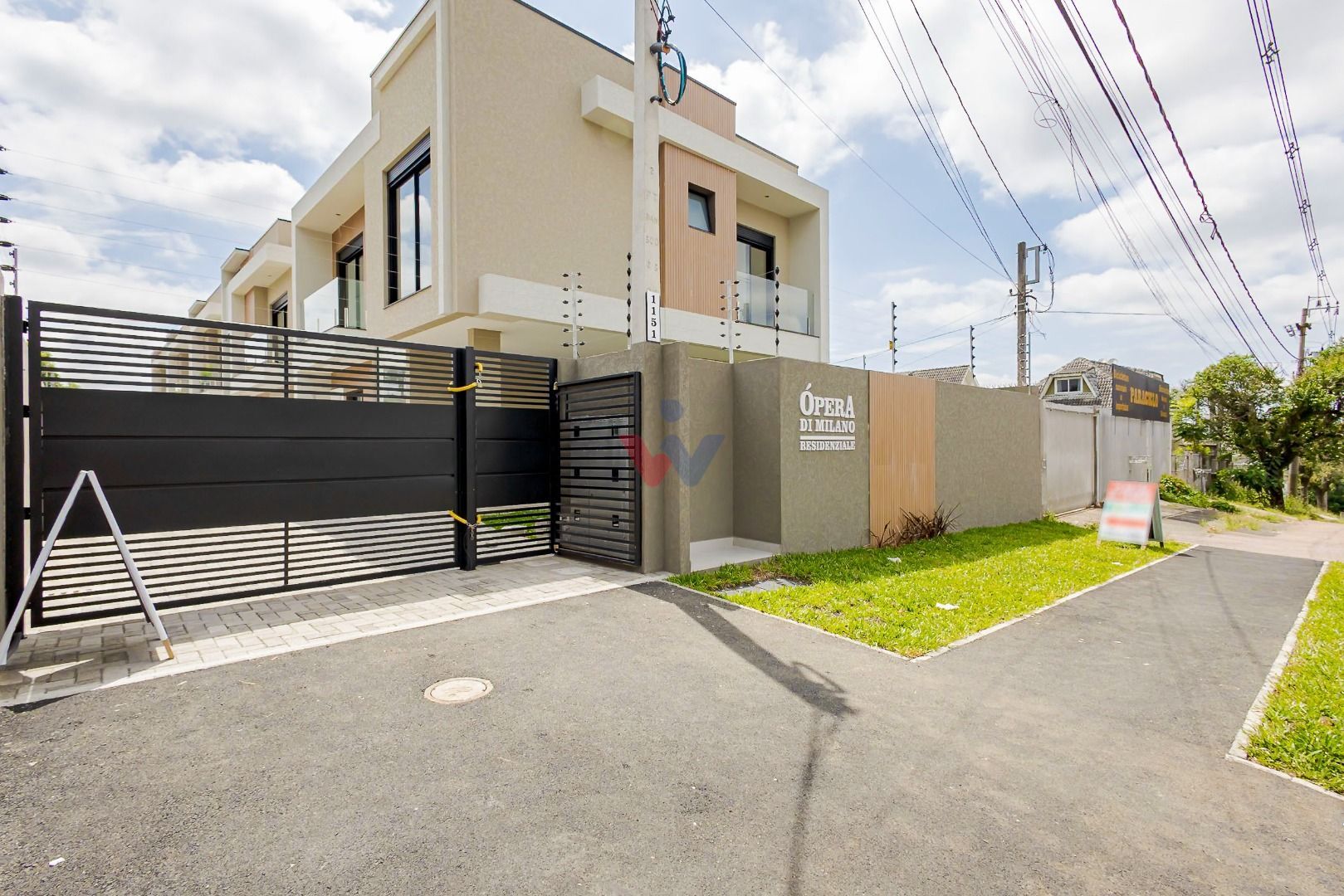 Sobrado Duplex com Suíte, Churrasqueira e Localização Privileg...