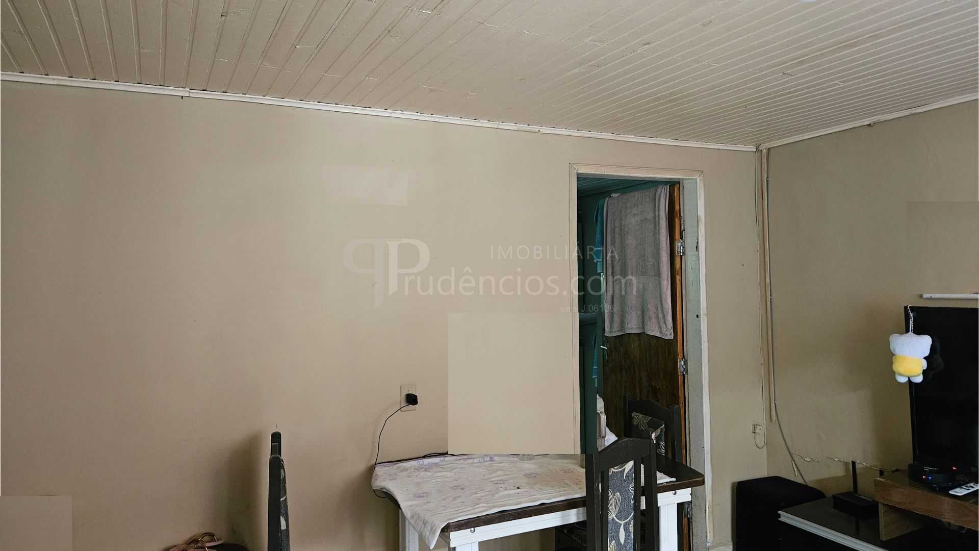 Duas casas em alvenaria em Araucária  360m  para morar e inves...