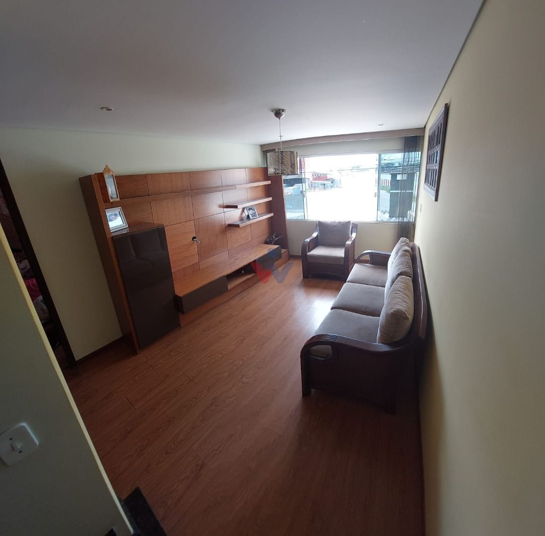 Sobrado com 3 quartos, suíte e espaço gourmet no Capão Raso   ...