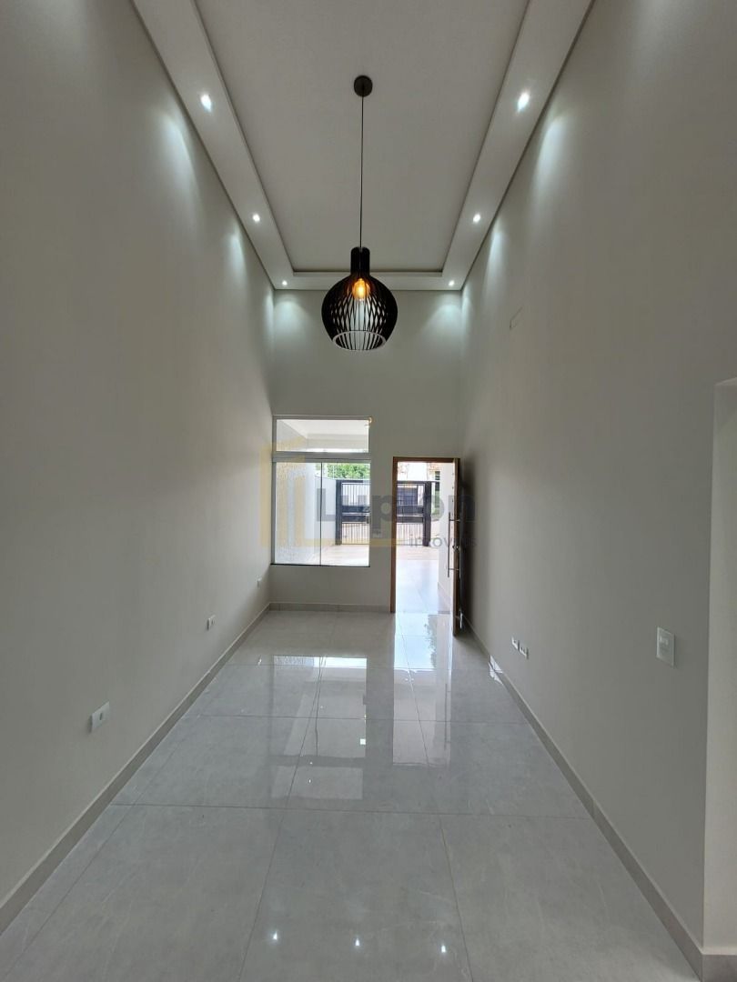 CCasa Espaçosa com 3 Dormitórios à Venda em Jardim Novo Oásis,...