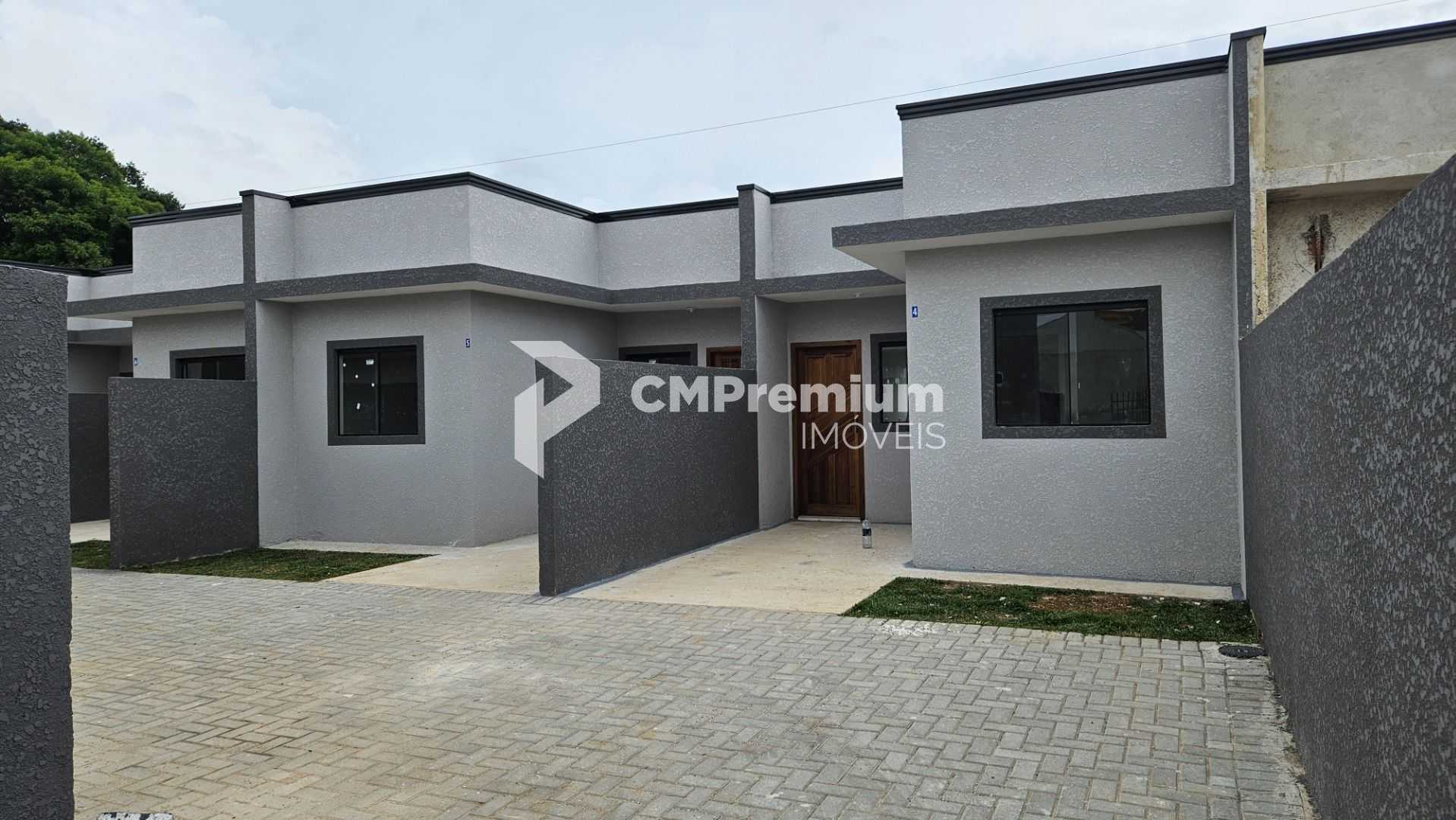 Casa aconchegante em condomínio seguro com amplo terreno