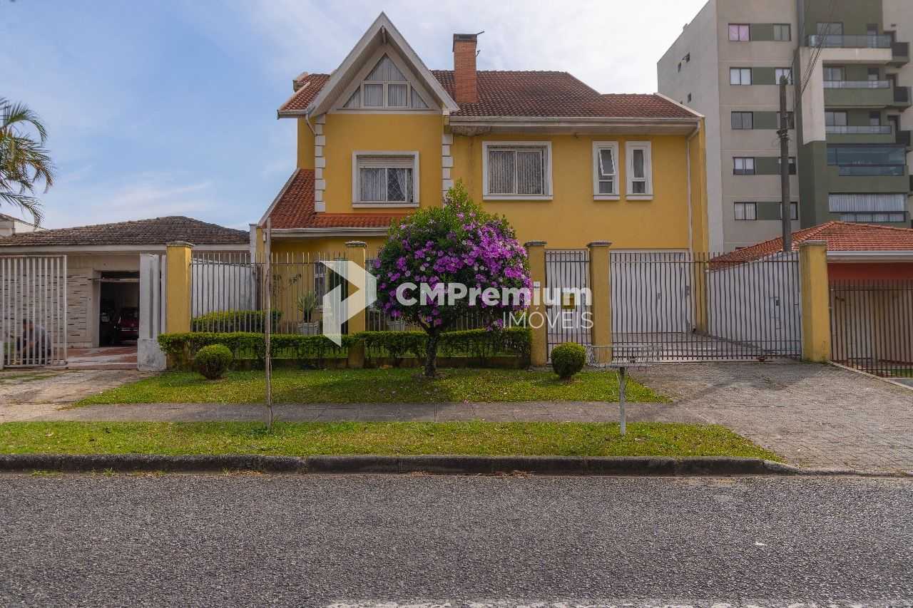 Sobrado Triplex à Venda no Vila Izabel, Curitiba, Espaço e Con...