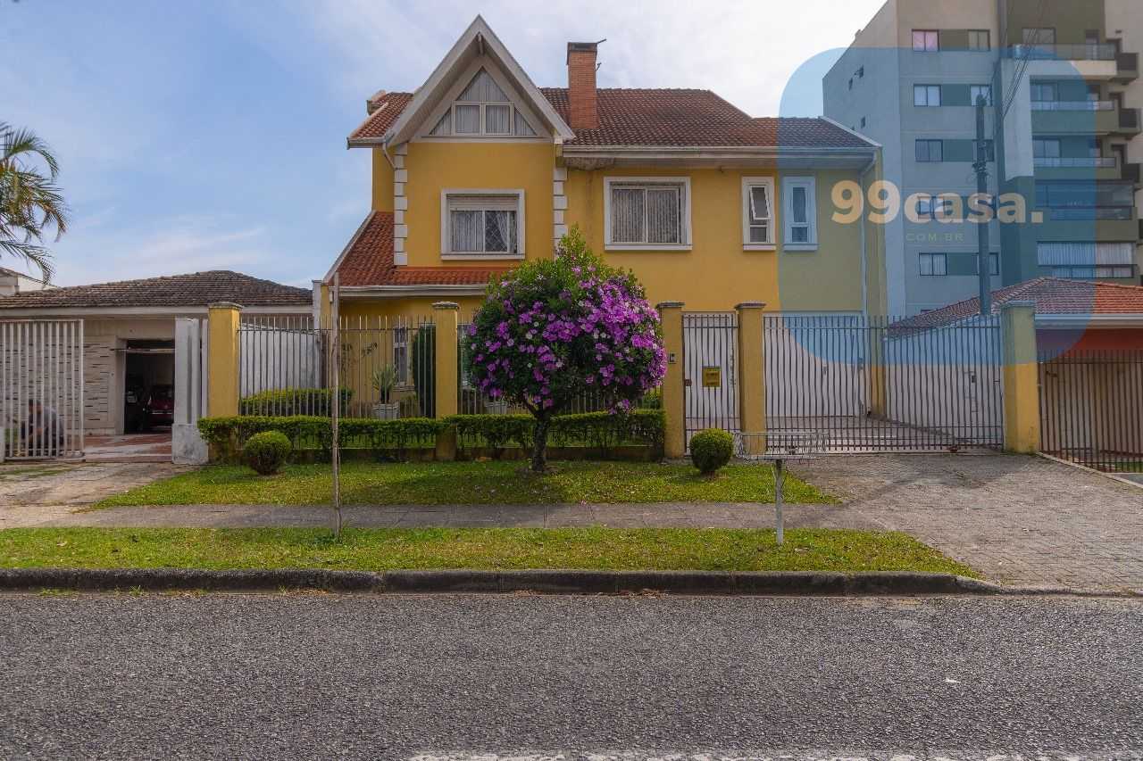 Sobrado Triplex à Venda no Vila Izabel, Curitiba, Espaço e Con...