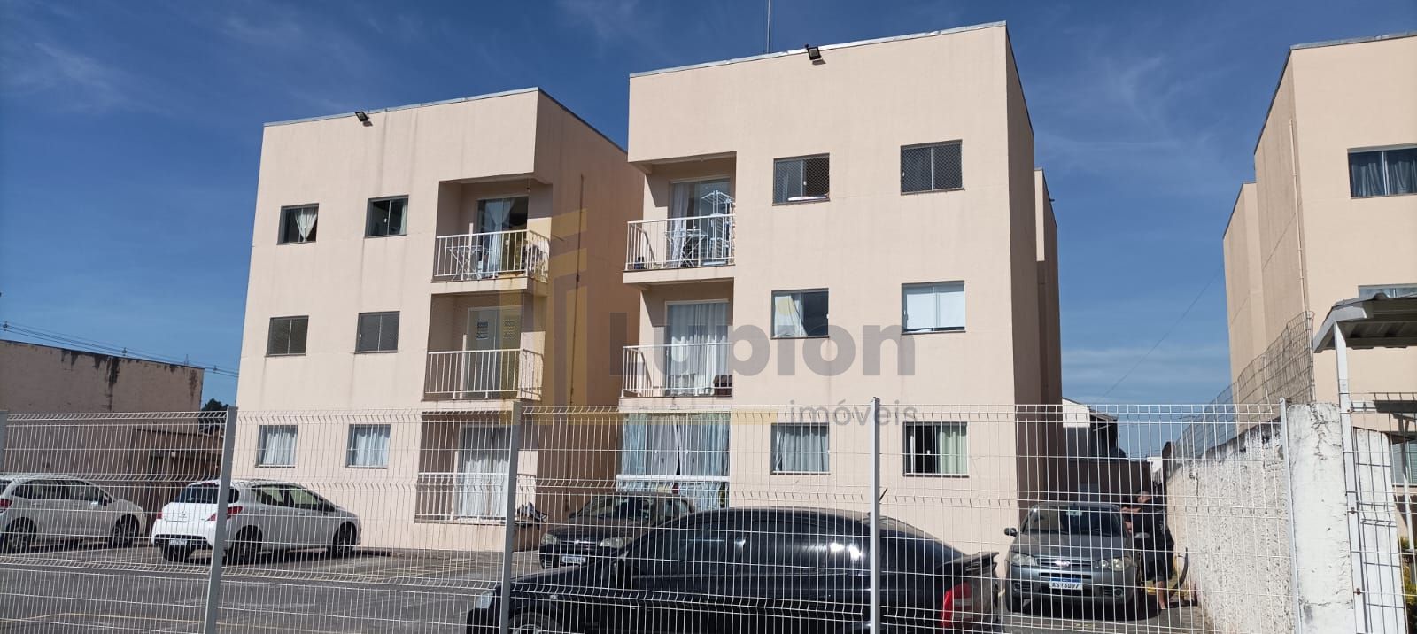 Belo Apartamento de 3 Quartos no Bairro Atuba  Conforto e Prat...