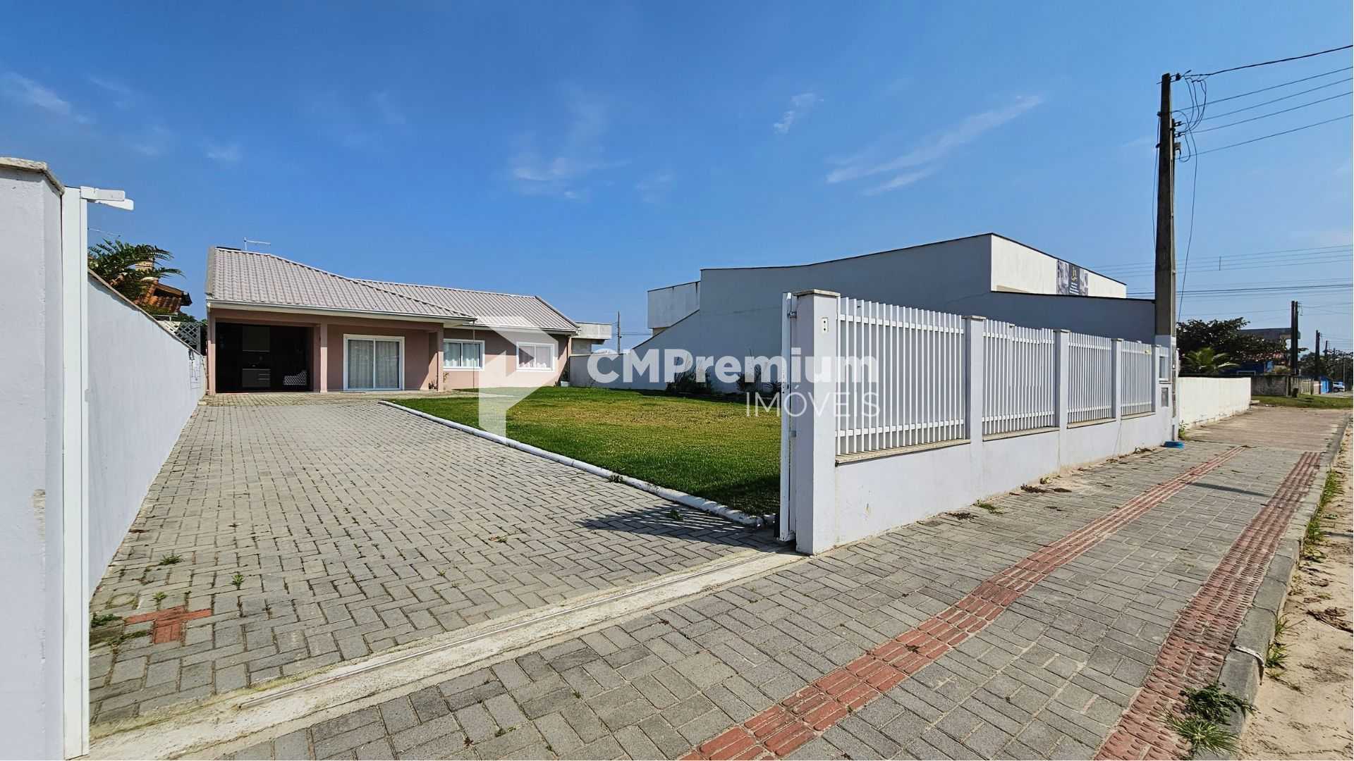 Ótima Casa na Praia do Ervino  4 Quartos, Piscina e Churrasque...