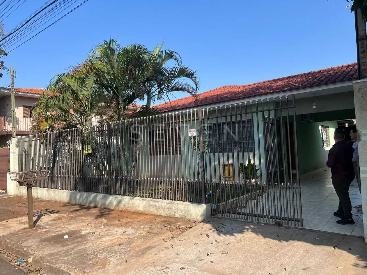 Casa Espaçosa com Edícula Versátil à Venda no Parque Residenci...