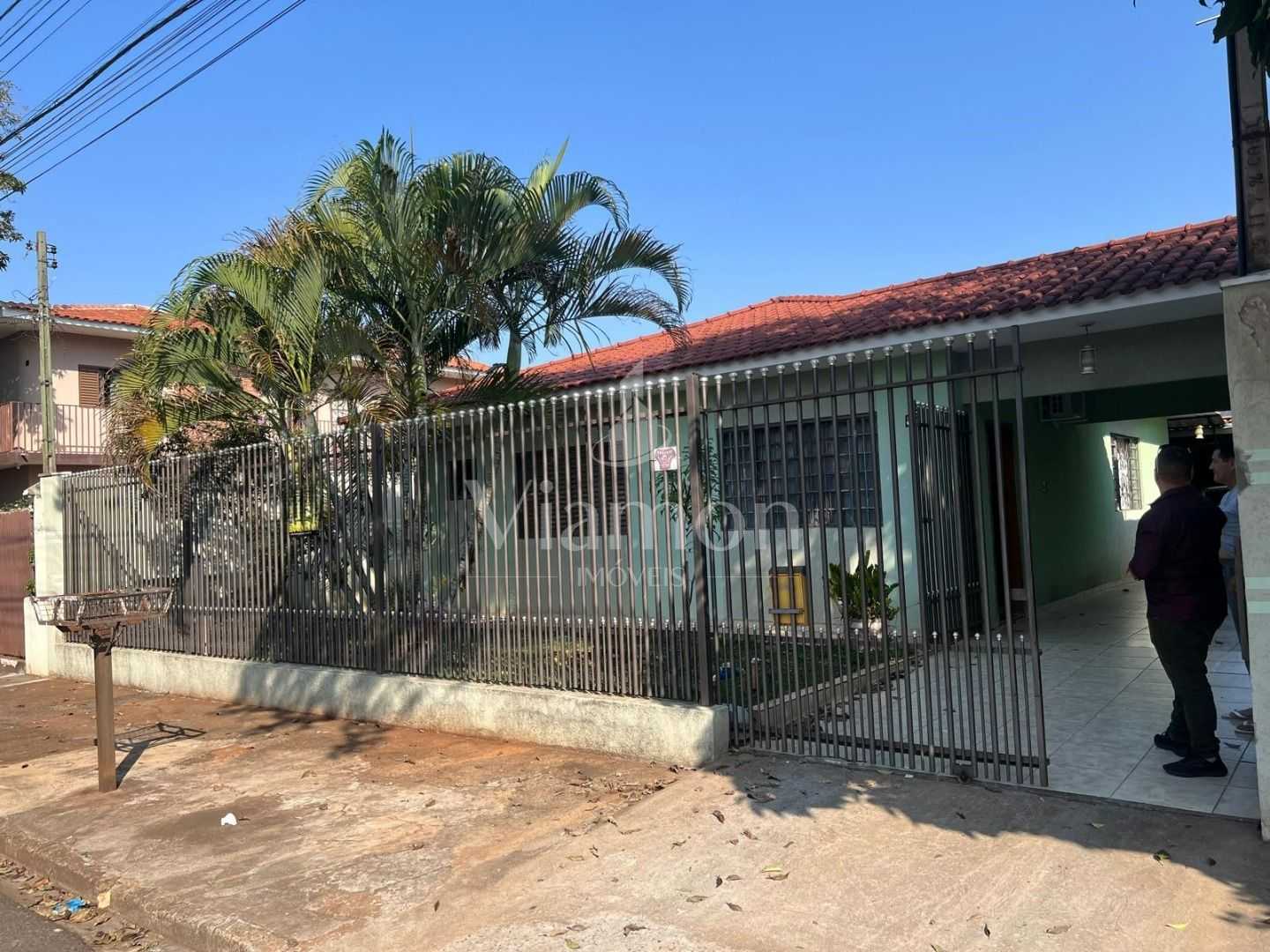 Casa Espaçosa com Edícula Versátil à Venda no Parque Residenci...