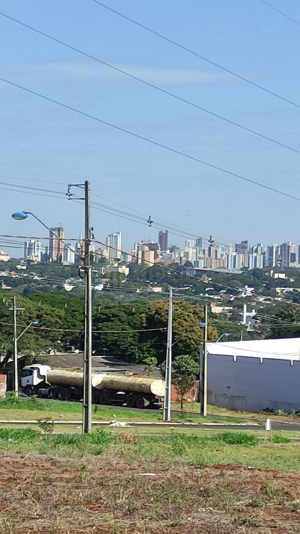 Linda Casa à Venda em Maringá  3 Quartos, Amplo Quintal e Gara...