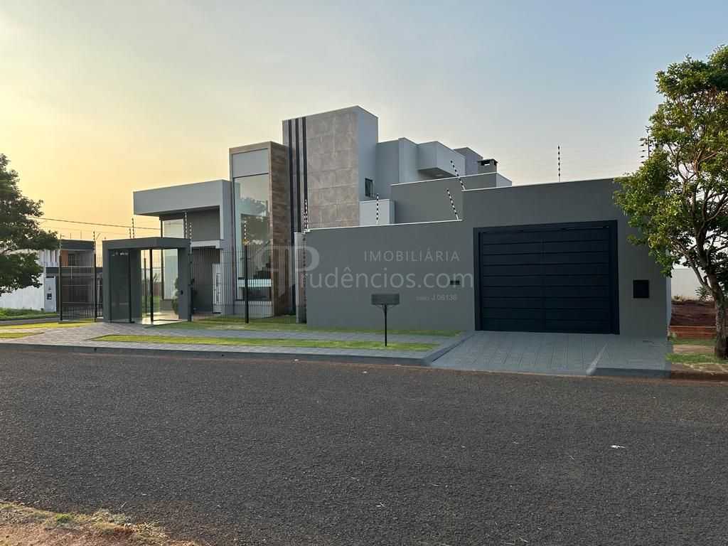 Casa de 3 Dormitórios com Piscina e Área Gourmet à Venda em Ma...