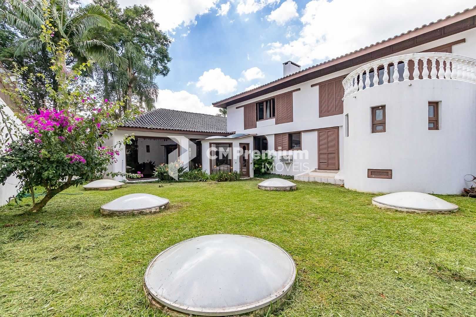 Casa ampla e versátil no Ahú Centro Cívico  ideal residencial ...