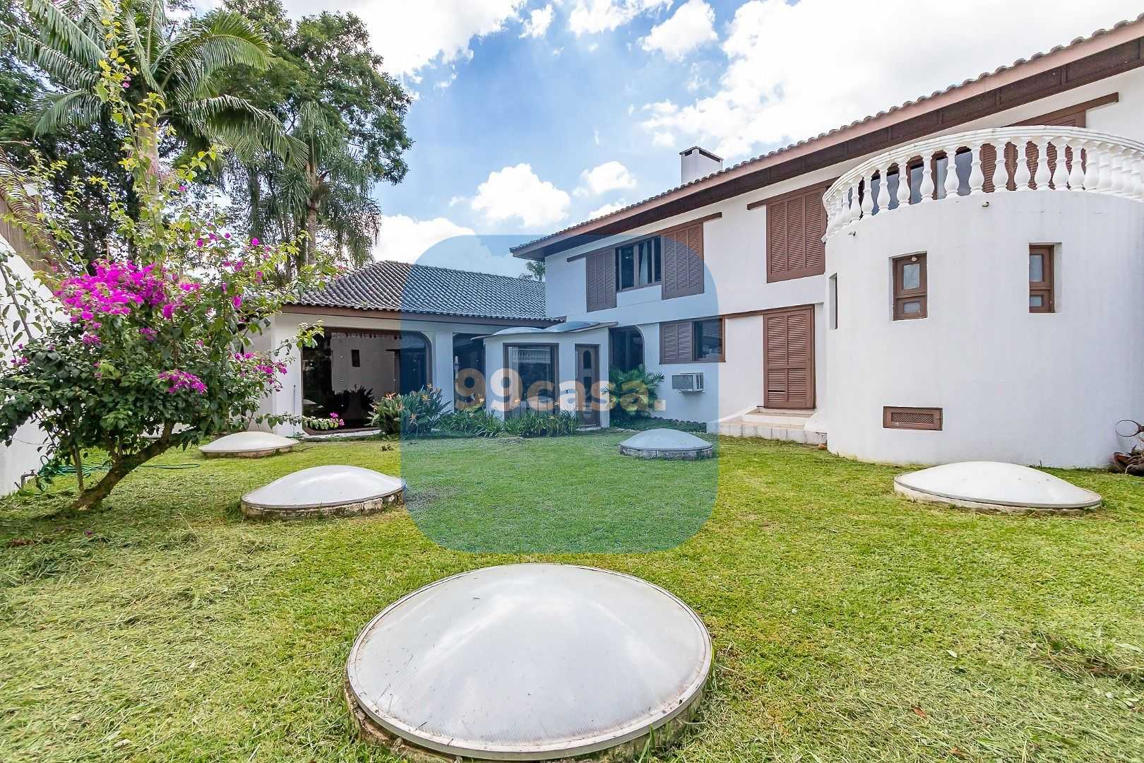 Casa ampla e versátil no Ahú Centro Cívico  ideal residencial ...