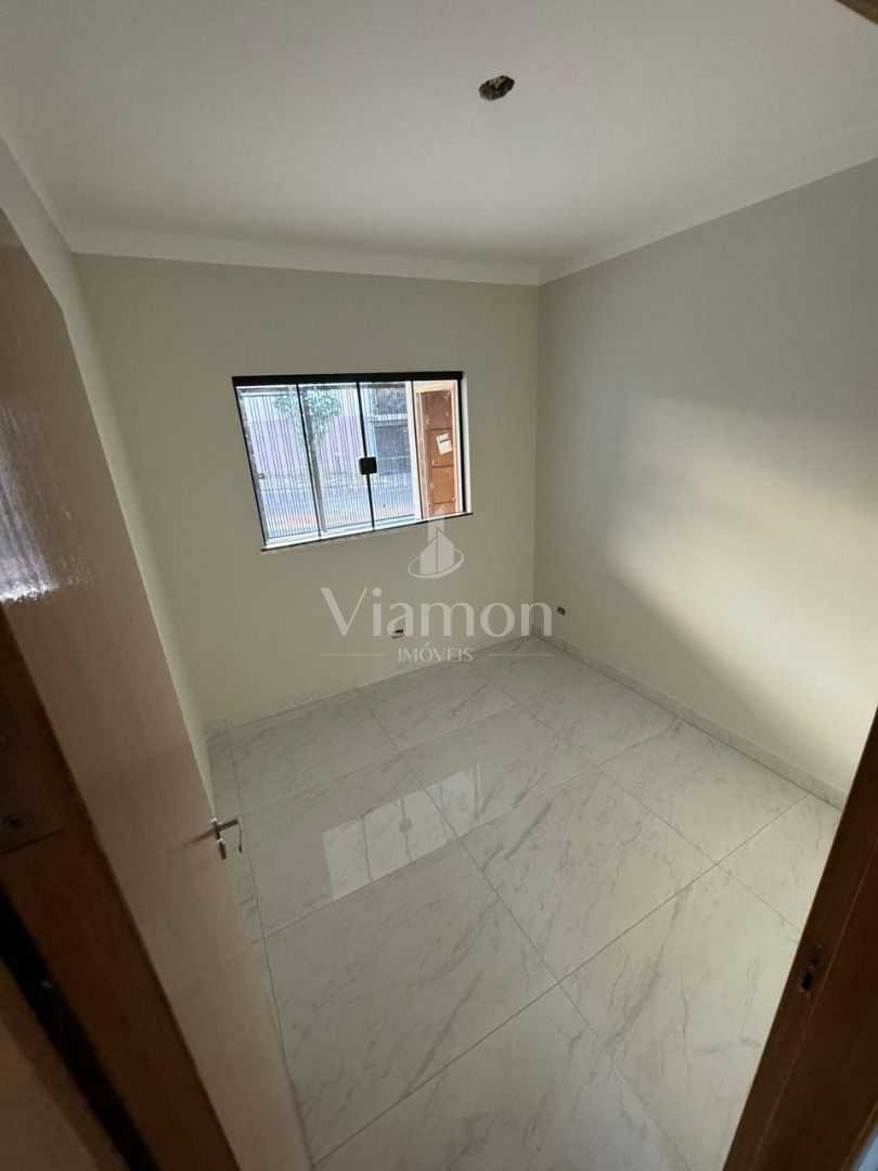 Casa à Venda no Jardim Tropical - 2 Dormitórios, Garagem e Loc...