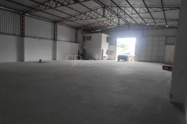 Terreno com Galpões em Colombo  Renda de R  23 mil mês, Invest...
