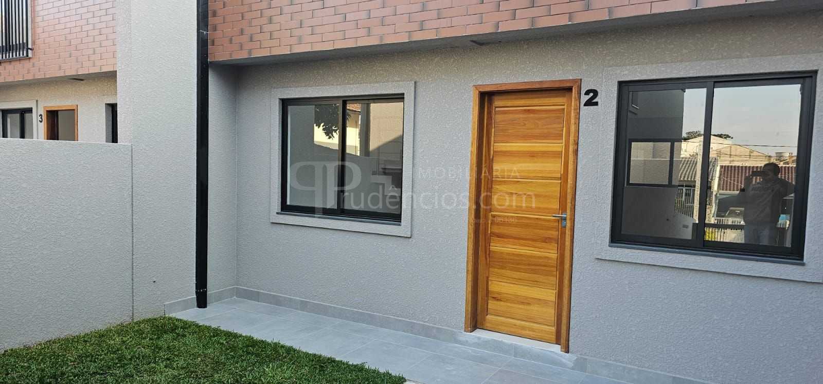 Sobrado à Venda no Santa Cândida  3 Quartos, Suíte e 2 Vagas