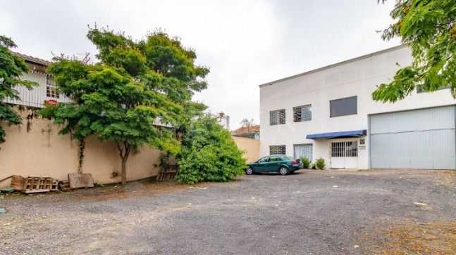 Barracão 550m  no Boqueirão  Espaço Amplo e Estrutura Completa...