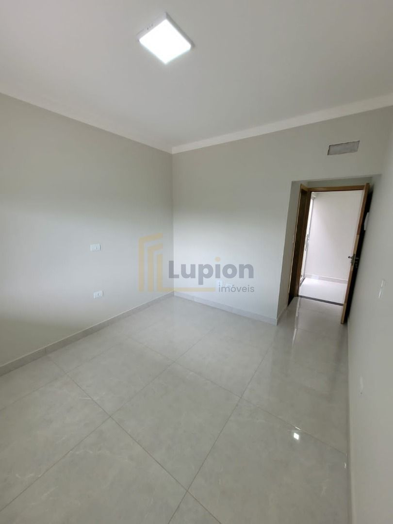 CCasa Espaçosa com 3 Dormitórios à Venda em Jardim Novo Oásis,...