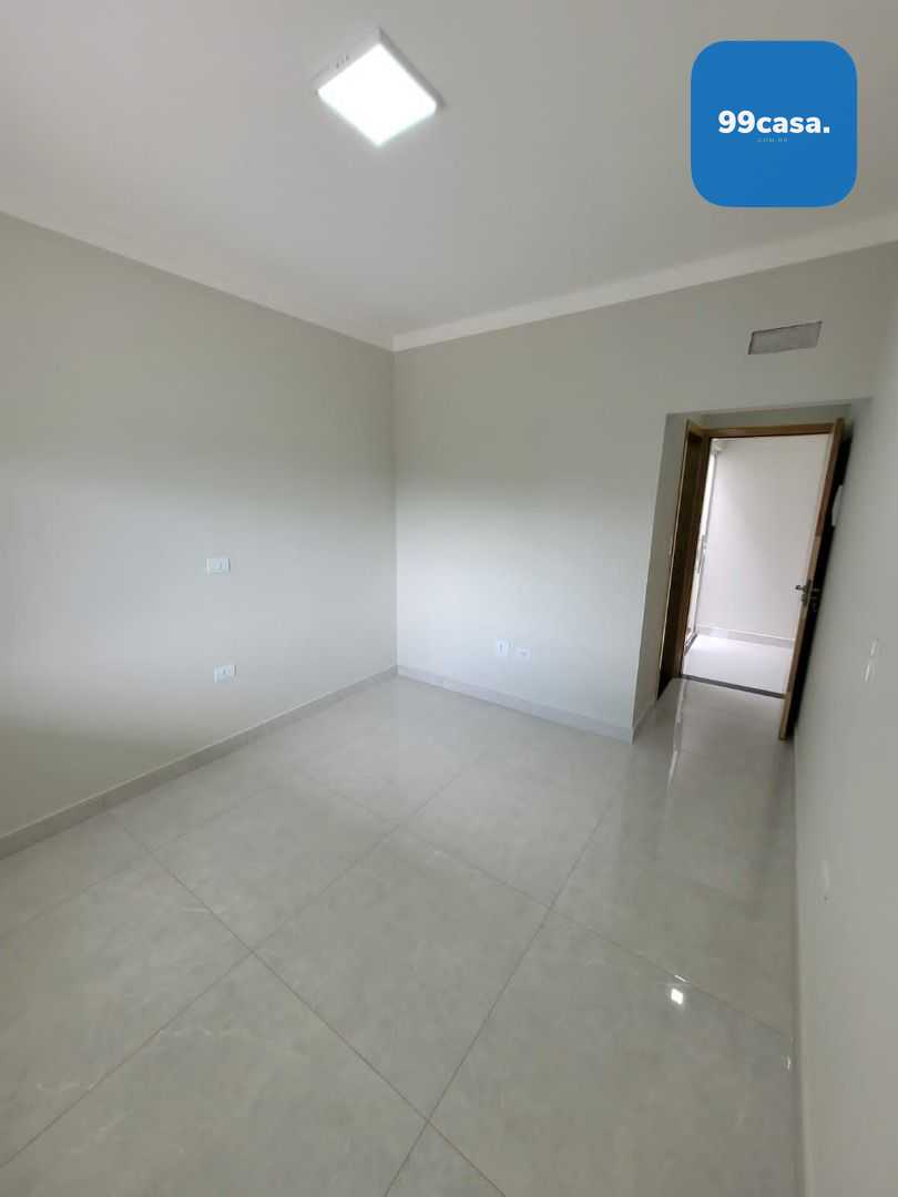 CCasa Espaçosa com 3 Dormitórios à Venda em Jardim Novo Oásis,...