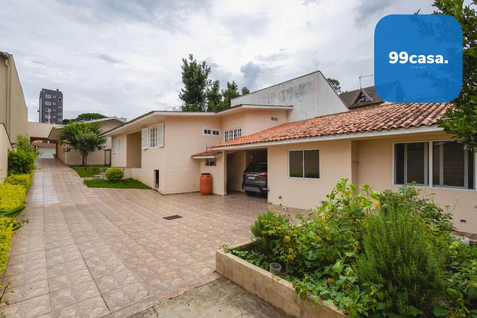Casa térrea   2 imóveis no terreno | 3 casas e vagas para 10 c...