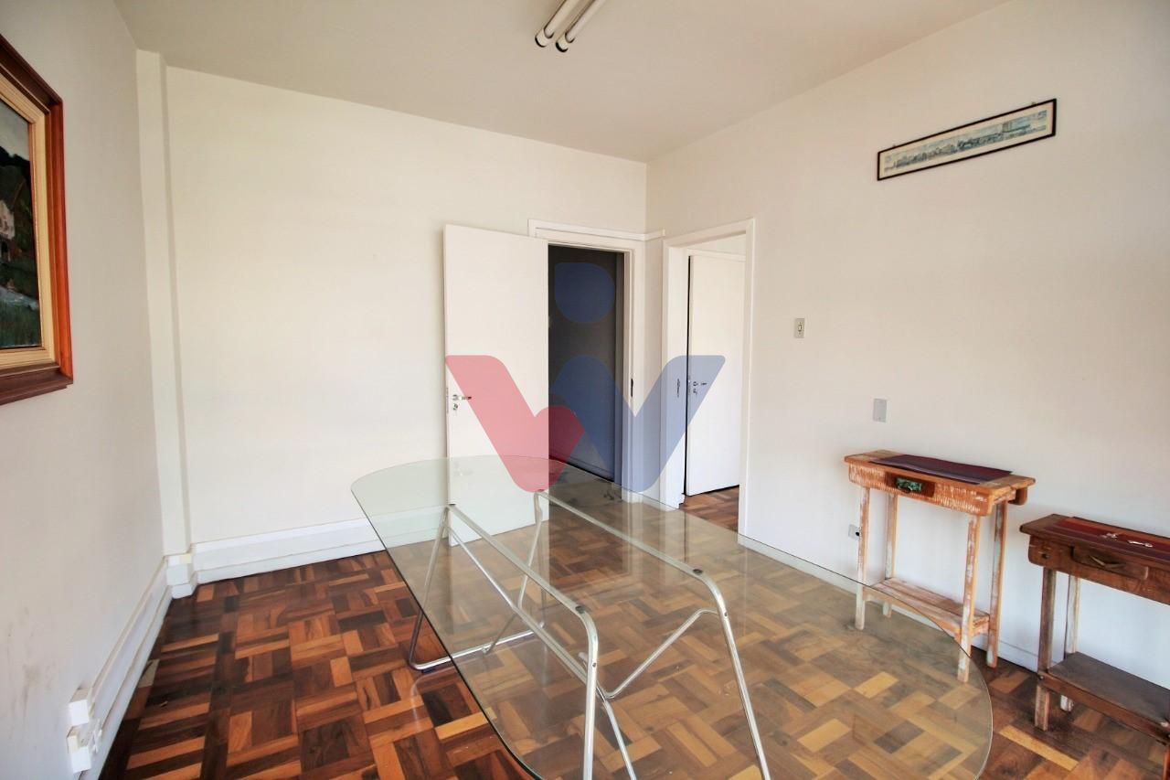 Conjunto Comercial Mobiliado no Centro de Curitiba  Frente Rua...