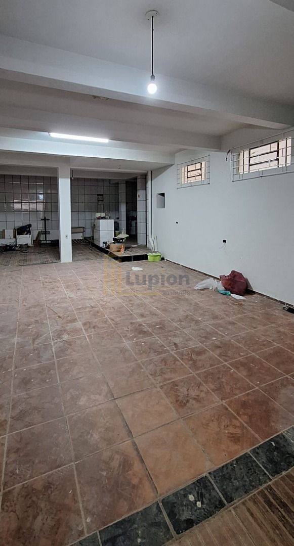 Oportunidade Única  Residência Comercial Espaçosa no Bairro Sa...