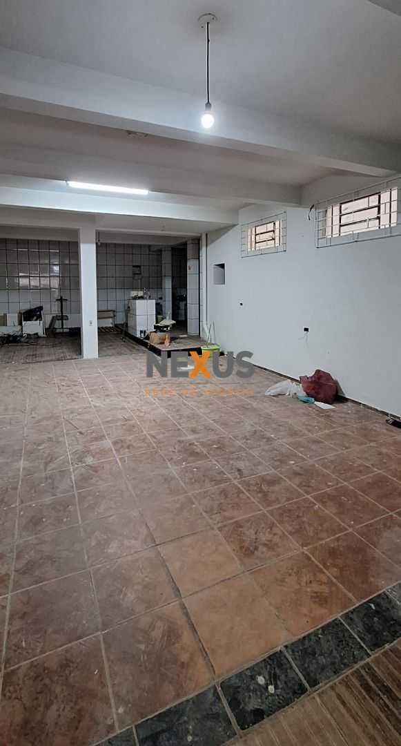 Oportunidade Única  Residência Comercial Espaçosa no Bairro Sa...