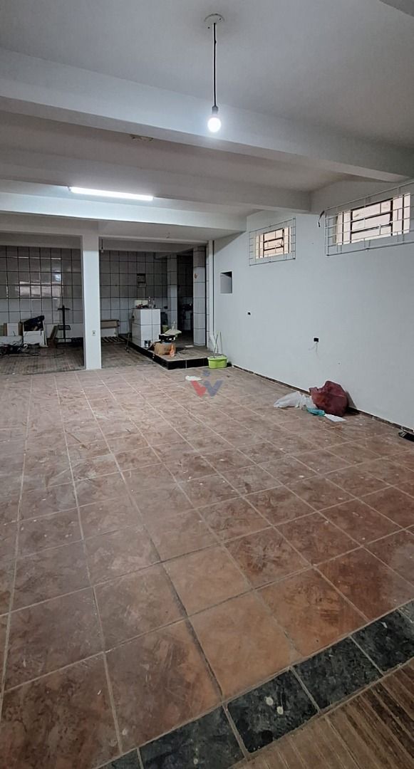 Oportunidade Única  Residência Comercial Espaçosa no Bairro Sa...