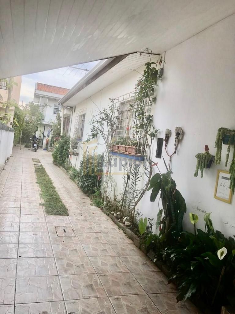 Excelente imóvel com duas casas independentes no Vale do Pinhã...