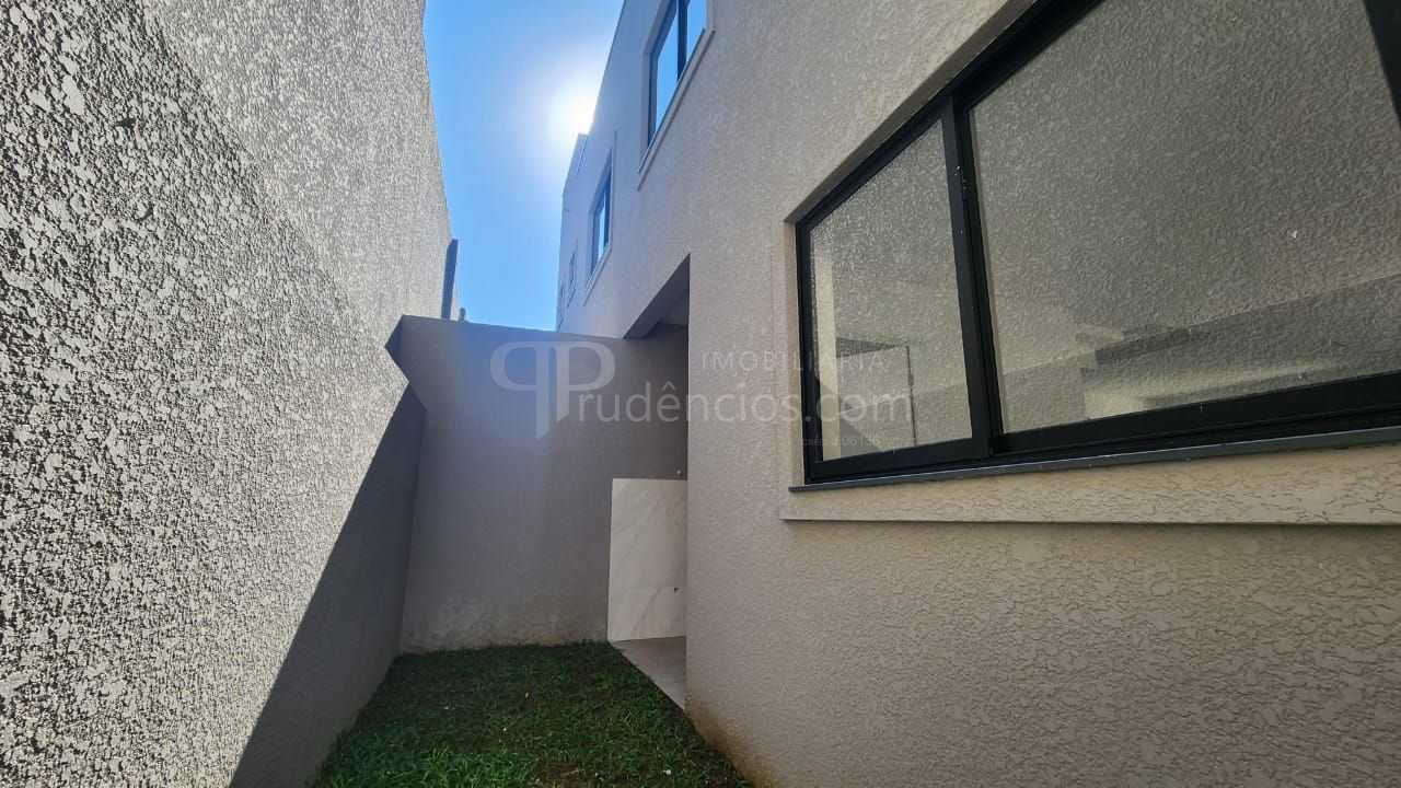 Sobrado à Venda no Santa Cândida  3 Quartos, Suíte e 2 Vagas