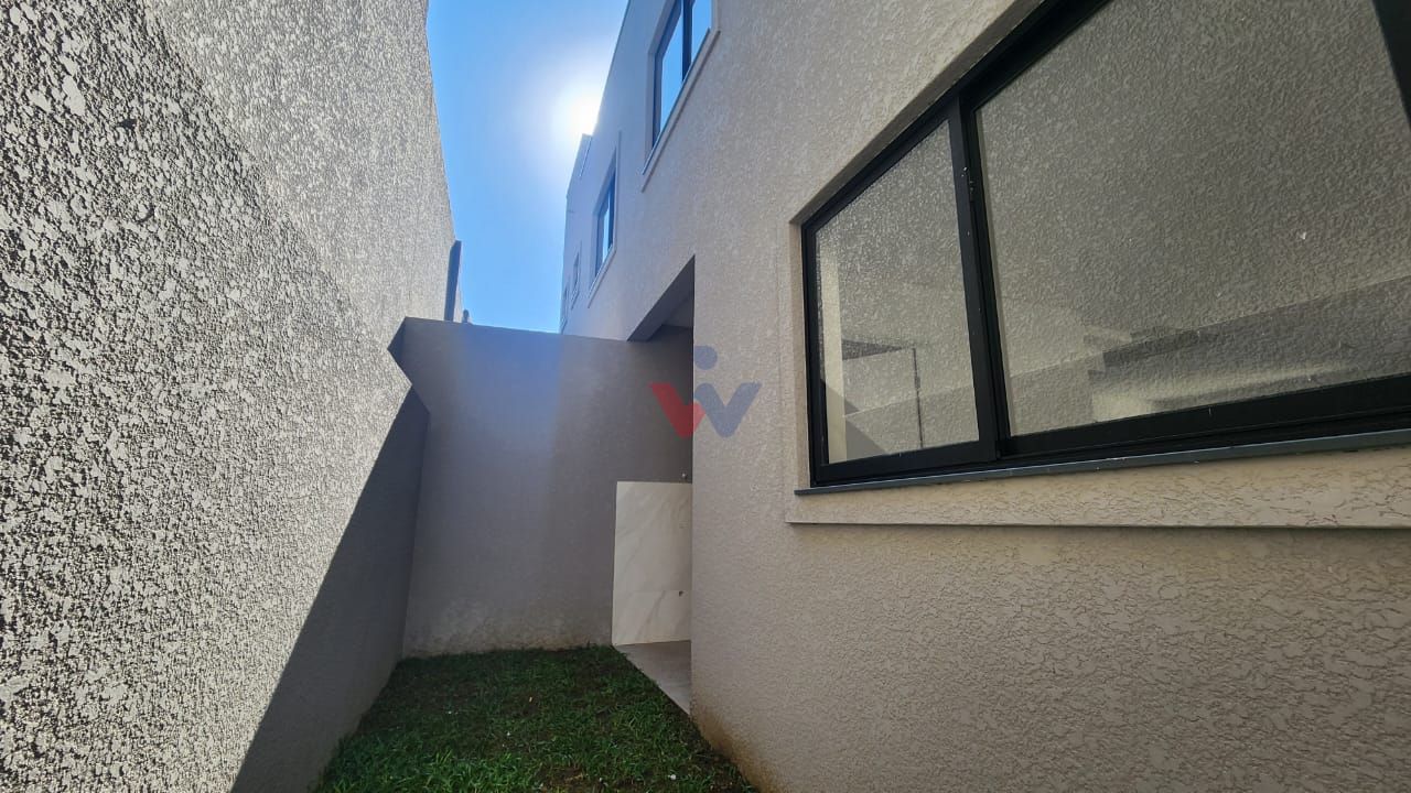 Sobrado à Venda no Santa Cândida  3 Quartos, Suíte e 2 Vagas