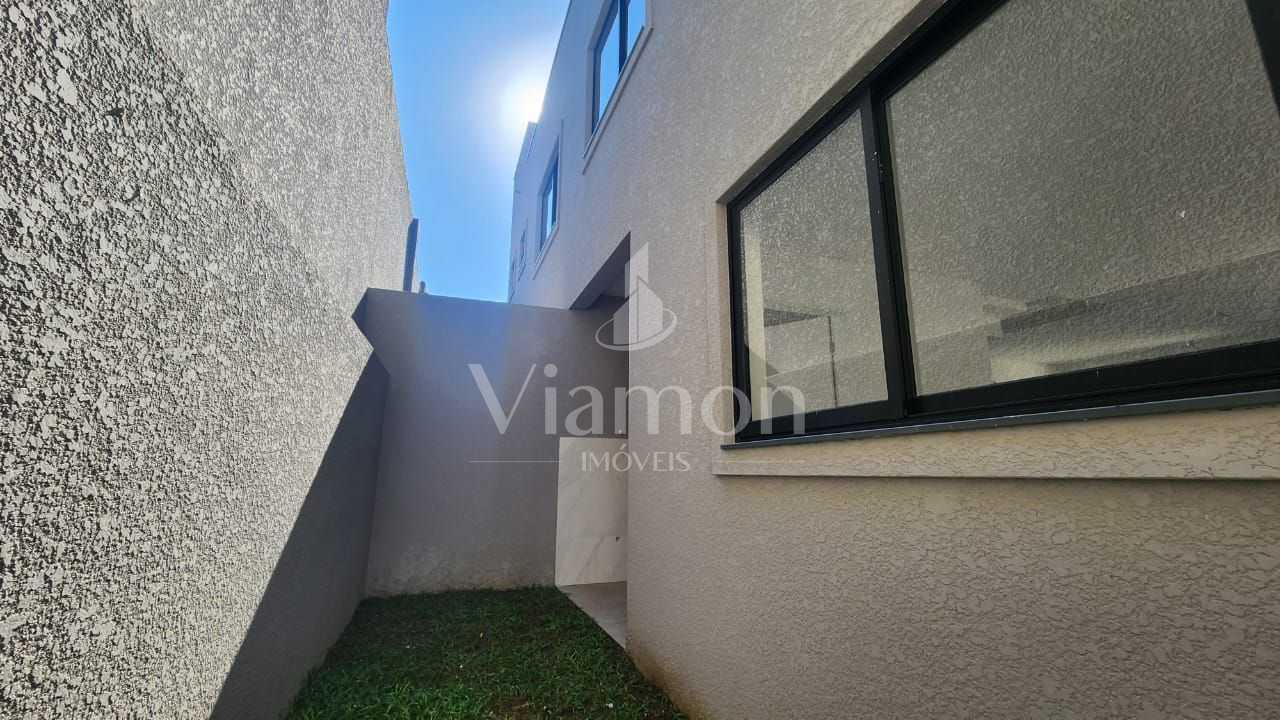 Sobrado à Venda no Santa Cândida  3 Quartos, Suíte e 2 Vagas