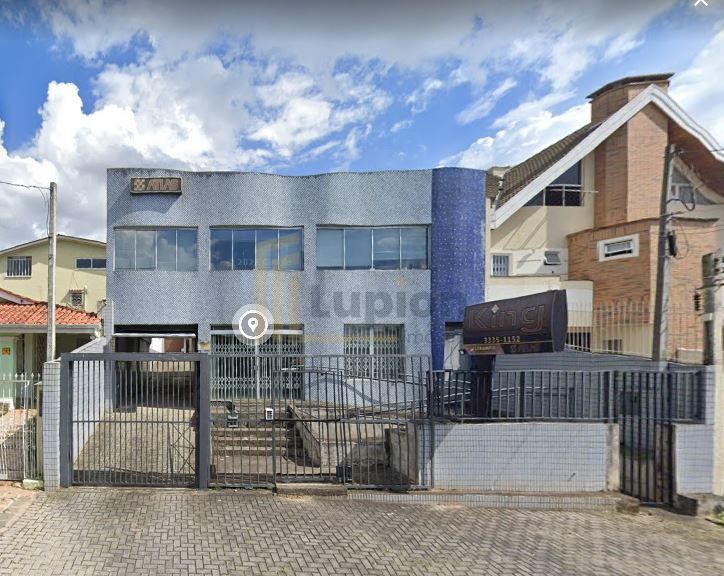 Casa Comercial nos Mercês  Amplo Espaço e Localização Estratégica