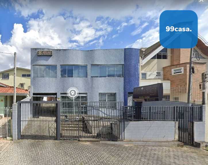 Casa Comercial nos Mercês  Amplo Espaço e Localização Estratégica