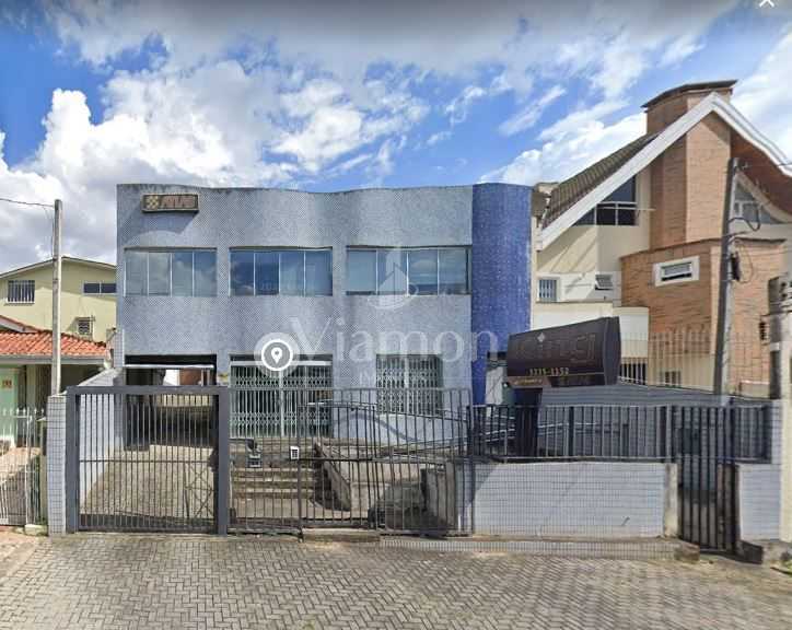 Casa Comercial nos Mercês  Amplo Espaço e Localização Estratégica