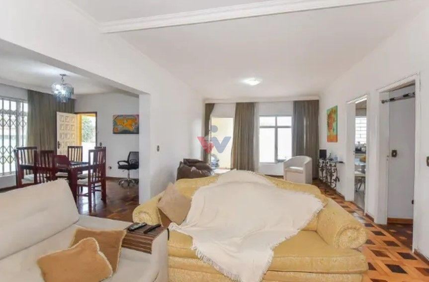 Casa espaçosa à venda no Parolin com 4 quartos, edícula e vaga...