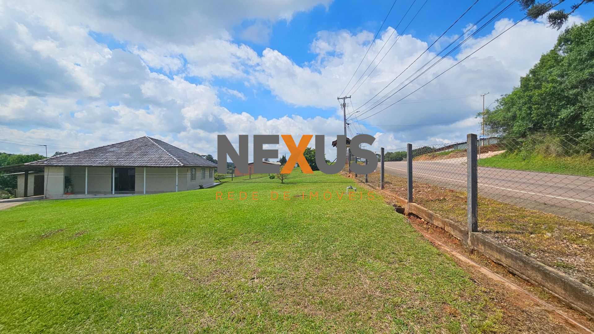 Viva no campo a 7km do centro  Chácara com casa, riacho e tanq...