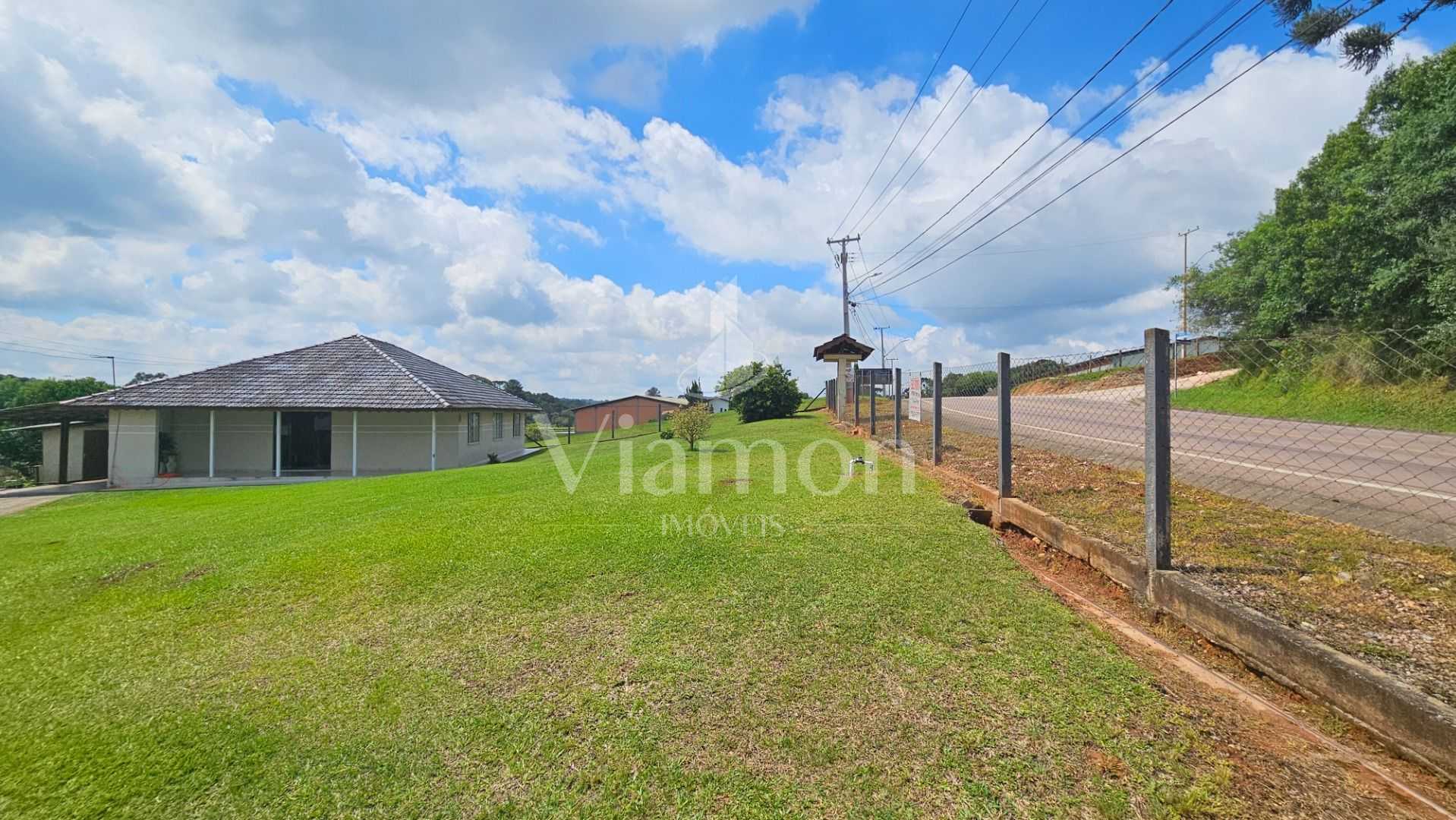 Viva no campo a 7km do centro  Chácara com casa, riacho e tanq...