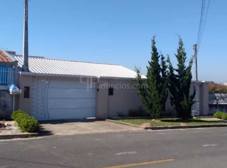 Excelente Casa à Venda com Móveis Planejados, Portão Elétrico ...