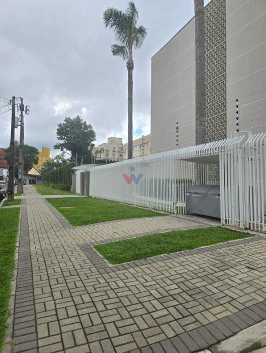 Apartamento ensolarado no Portão com 3 quartos, garagem cobert...