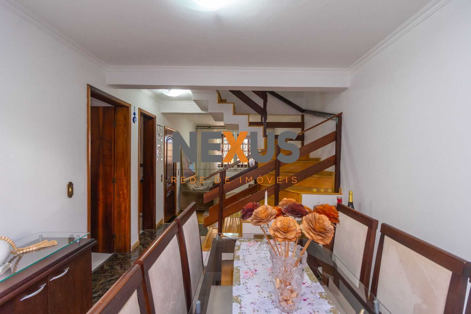 Sobrado Triplex 129m  em Condomínio Fechado no Portão  Seguran...