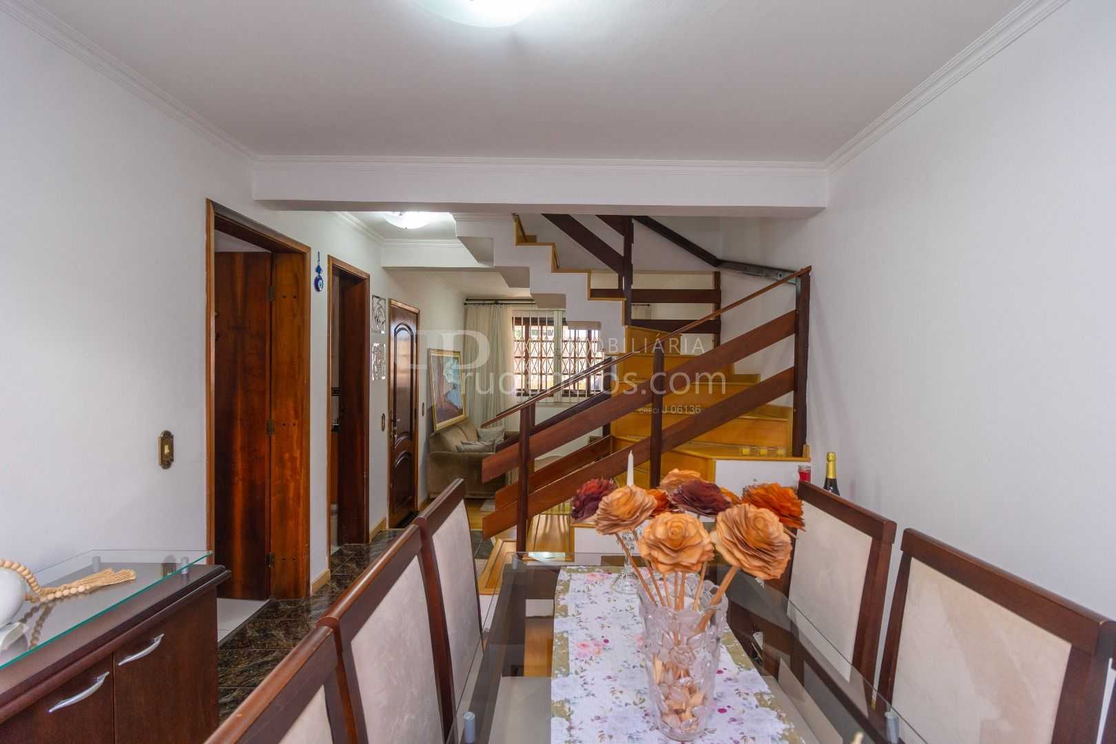 Sobrado Triplex 129m  em Condomínio Fechado no Portão  Seguran...