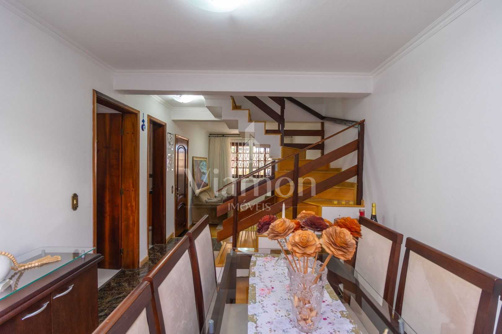 Sobrado Triplex 129m  em Condomínio Fechado no Portão  Seguran...