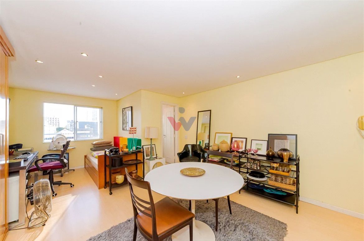 Viva no Centro de Curitiba, Apartamento Mobiliado e Pronto par...