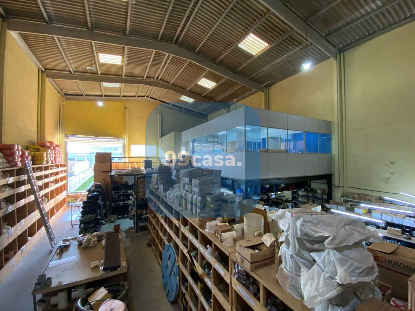 Barracão no Boqueirão com Locatário Ativo  Renda Garantida e I...