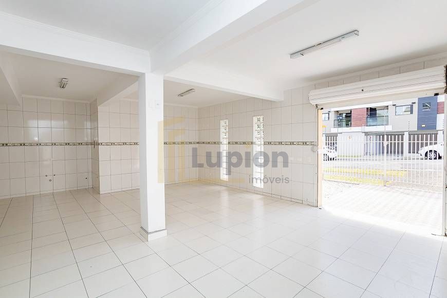 Sobrado com Loja à Venda em Curitiba, More e Empreenda no Mesm...