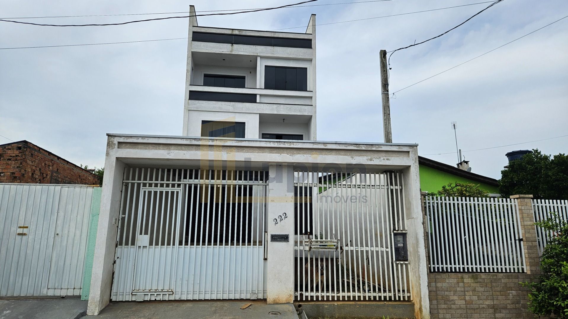 Sobrado Triplex 350m  com Terraço, Salão de Festas e Ótima Loc...