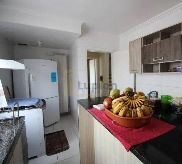 Sobrado 3 Quartos  1 Suíte  em Condomínio Fechado na Av. Kenne...