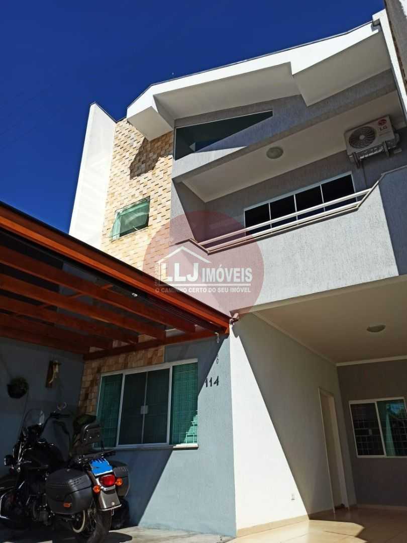 Sobrado com Piscina e 3 Quartos no Jardim Fregadolli  Maringá PR