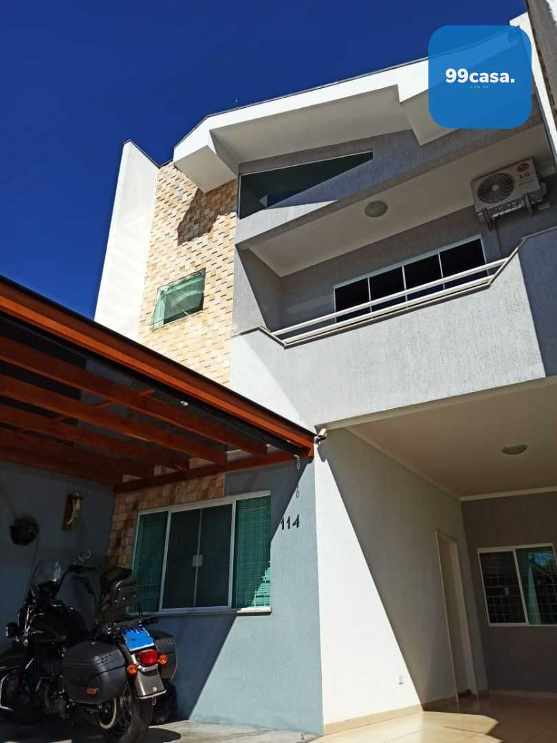 Sobrado com Piscina e 3 Quartos no Jardim Fregadolli  Maringá PR